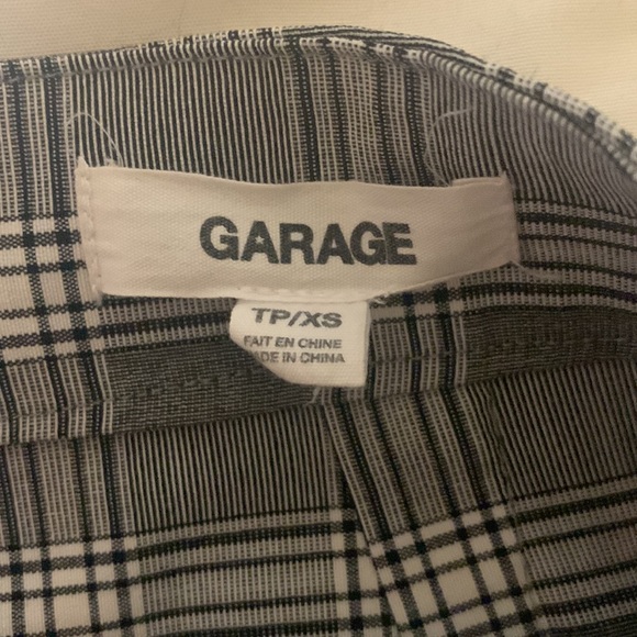 Plad skirt with small slit in side. Not worn/brand new but with no tag. Garage - Picture 2 of 3